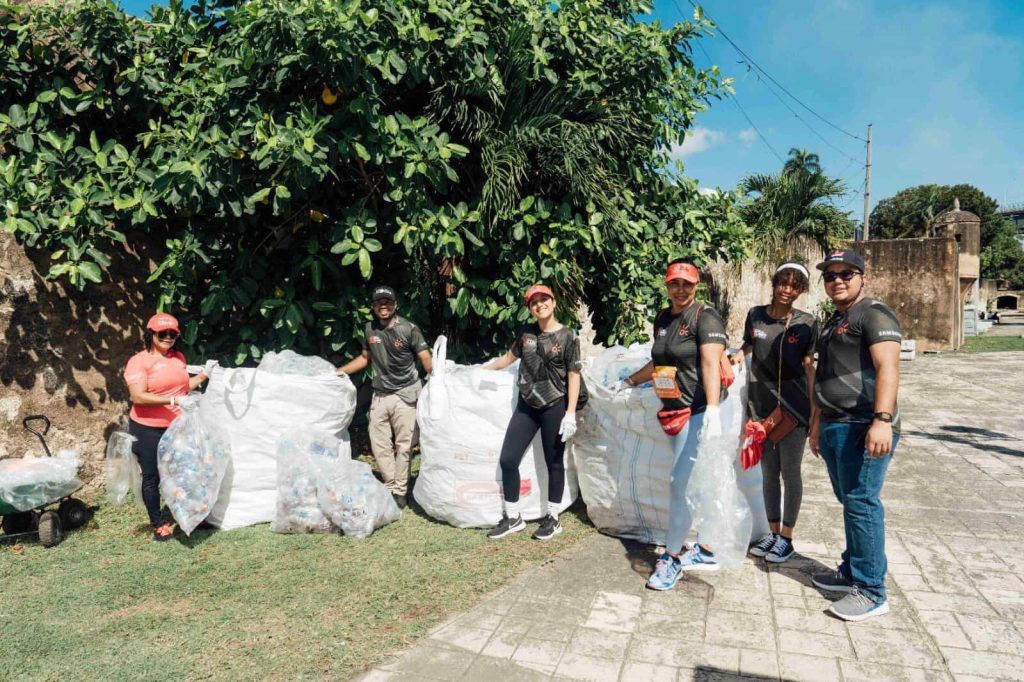 Reciclaran 20,700 botellas plasticas del Medio Maraton Claro 2025